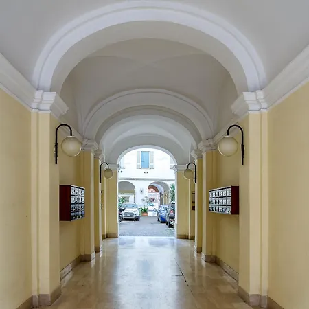 Clausim Domus: New Brightful Flat Next To The Vatican Rome