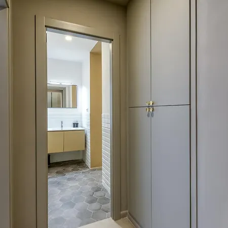 Apartment Clausim Domus: New Brightful Flat Next To The Vatican *