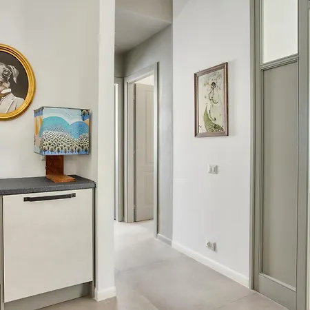 Clausim Domus: New Brightful Flat Next To The Vatican *