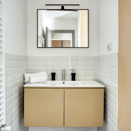 Clausim Domus: New Brightful Flat Next To The Vatican Apartment