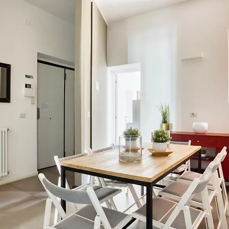 Clausim Domus: New Brightful Flat Next To The Vatican Rome