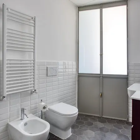 Clausim Domus: New Brightful Flat Next To The Vatican Apartment