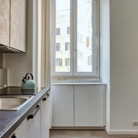 Clausim Domus: New Brightful Flat Next To The Vatican Rome