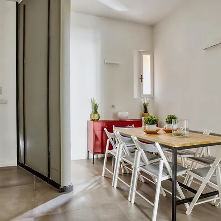 Apartment Clausim Domus: New Brightful Flat Next To The Vatican *