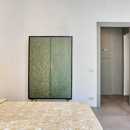 Apartment Clausim Domus: New Brightful Flat Next To The Vatican *