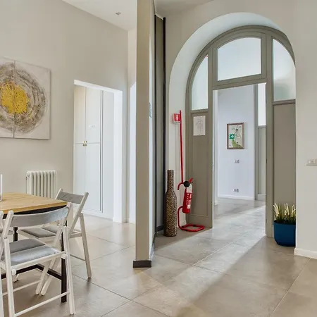 Clausim Domus: New Brightful Flat Next To The Vatican Appartement
